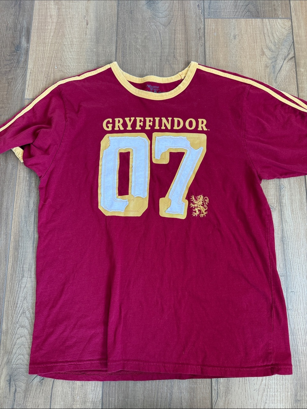 Universal Studios Gryffindor 07 Maroon & Gold Tee Harry Potter XL